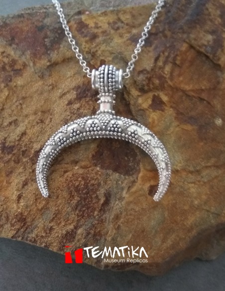 Amuleto della luna crescente