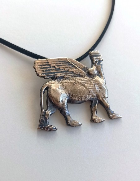 colgante toro alado lammasu