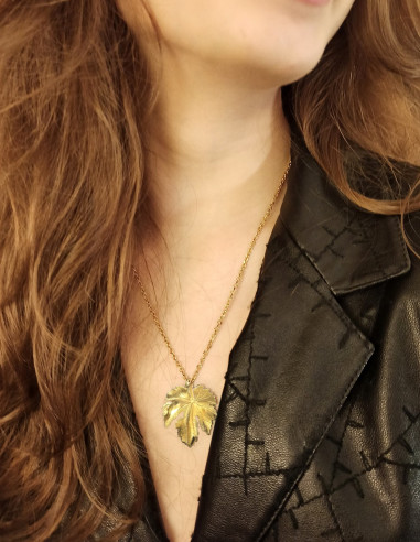 vine leaf pendant