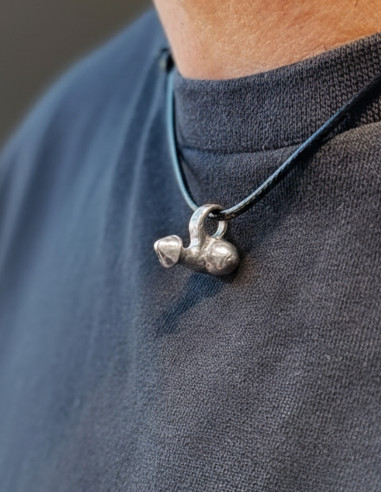 phallus amulet