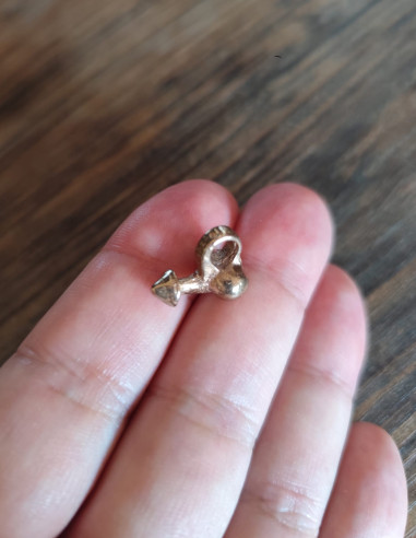 phallus amulet