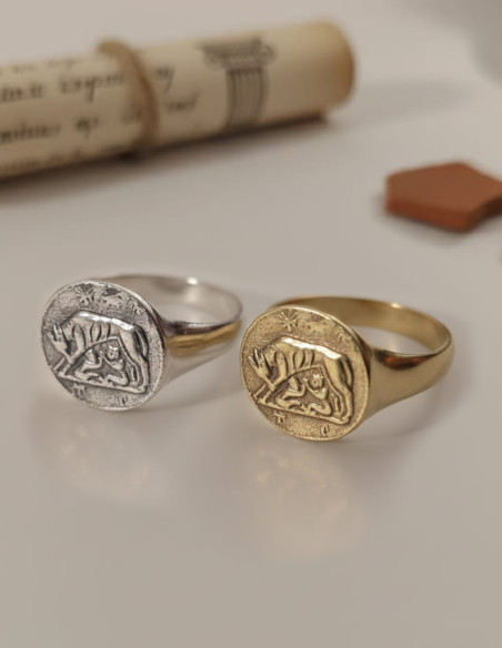 Anillo loba Capitolina