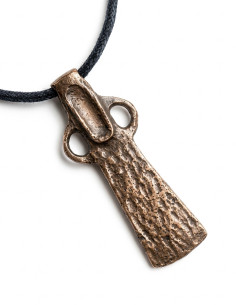 Bronze-Absatzbeil mit Ösen