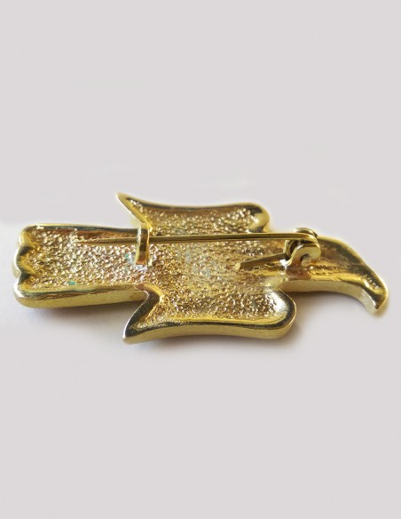 Eagle shape fibula