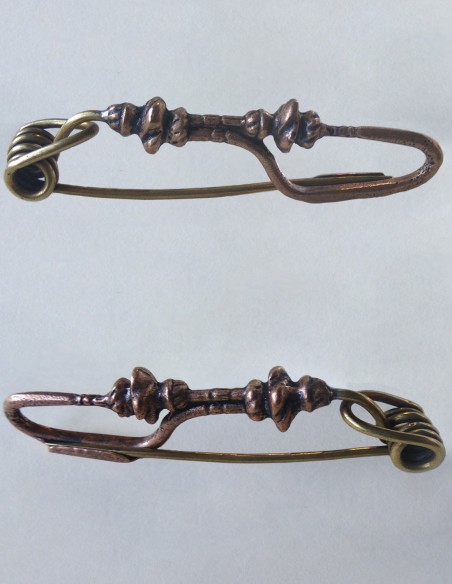 Kbel brooch